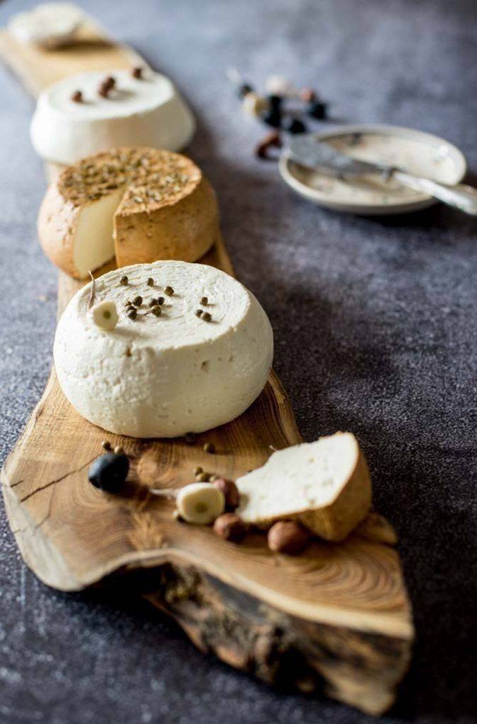 Фермерский сыр из деревенского коровьего молока. Сыроварня "Заповедный край". Фермерский сыр из деревенского коровьего молока. Сыроварня "Заповедный край".
